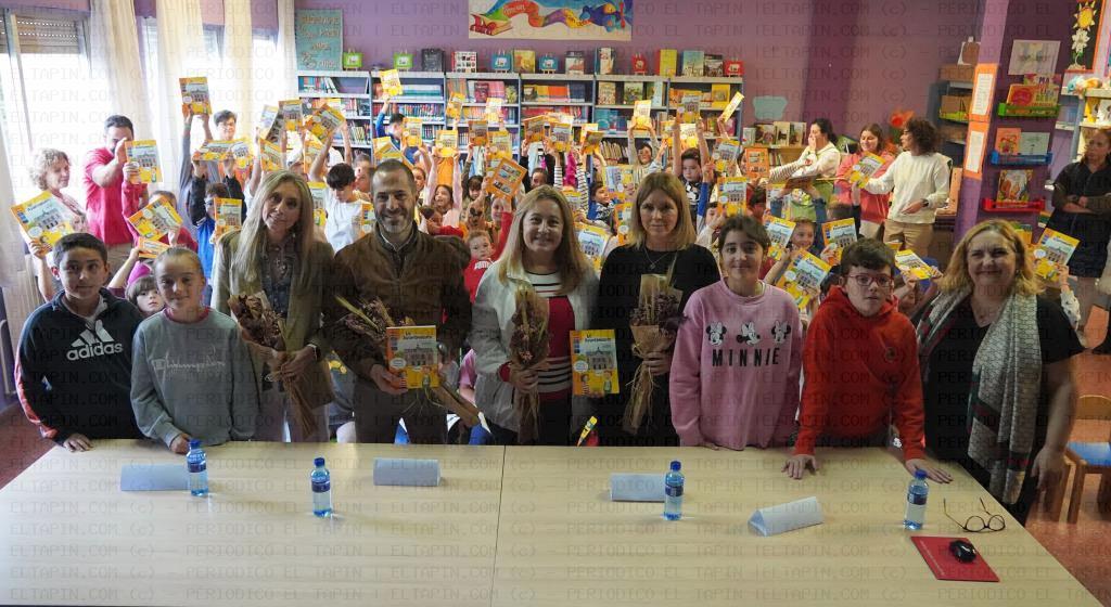 El Tapin - Siero presentó el libro “Mi Ayuntamiento”, en el colegio público Xentiquina de Lieres