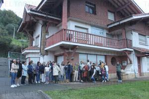 El Tapin - Los vecinos de Carbayín reclaman la rehabilitación del edificio de la biblioteca municipal y que se reabra