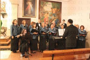 El Tapin - La Coral Airiños de Quenxe de Corcubión fue la encargada de ofrecer el concierto de Santa Cecilia en la iglesia de Lugo de Llanera