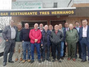 El Tapin - La Peña de Amigos “Los Fartones” de Llanera degustó los callos del Restaurante Tres Hermanos de Pruvia
