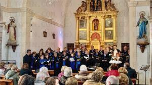 El Tapin -  El Coro de Las Regueras ofreció el tradicional concierto de Navidad organizado por la Asociación de Vecinos de San Cucufate