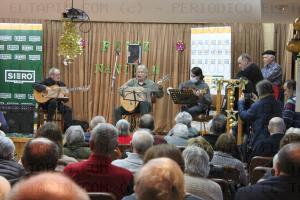 El Tapin - El Asilo de La Pola celebró el inicio de la Navidad con un gran festival