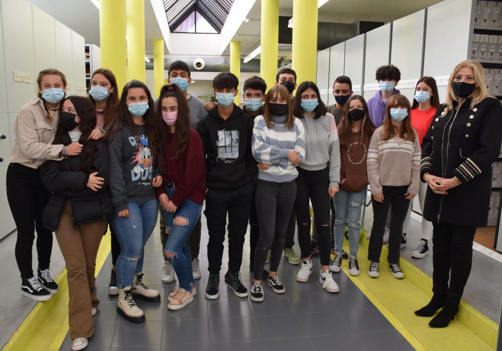 El Tapin - Los alumnos del IES Río Nora visitaron el archivo municipal