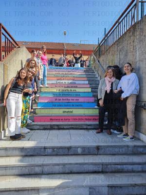 El Tapin - Llanera decora las escaleras de acceso a La Plaza de La Habana con un poema de Rafael Alberti
