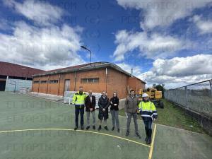 El Tapin - Comienzan las obras de renovación de los laterales de la cubierta del polideportivo  del CP La Ería de Lugones