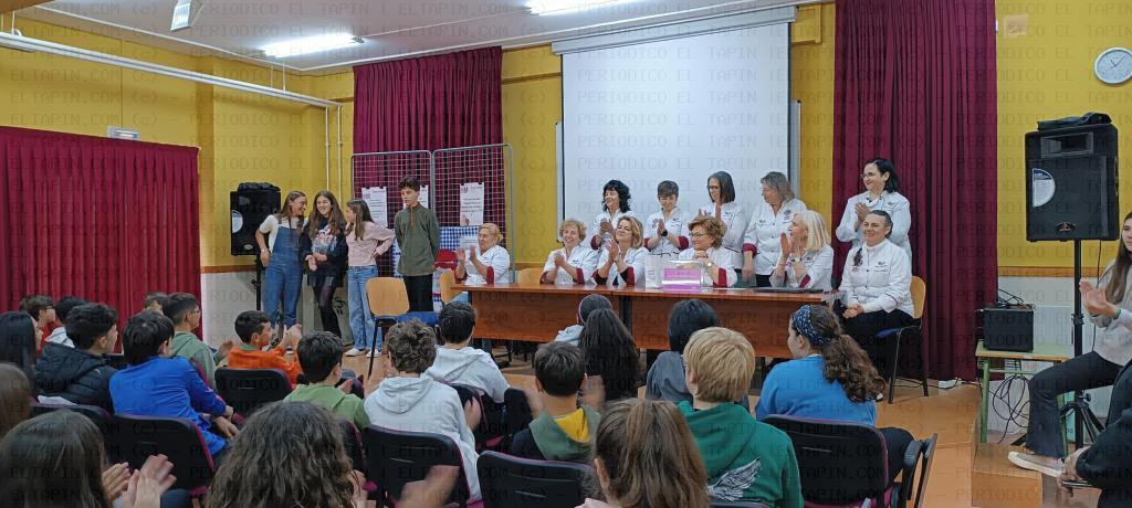 El Tapin - Una de las aulas de 1º de ESO del IES Río Nora ha sido bautizada con el nombre de “Las Guisanderas de Asturias”