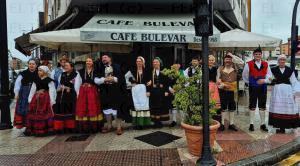 El Tapin - El folclore sierense salió a la calle con motivo del Día de Les Lletres