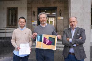 El Tapin - VOX Asturias presenta una denuncia en Delegación del Gobierno por el incumplimiento de la Ley de Banderas en el IES La Fresneda