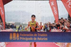 El Tapin - Christian Mesa ganó en Gijón el regional de Triatlón