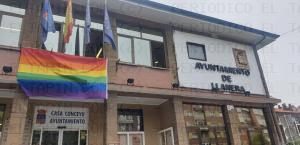 El Tapin - Xuntes y Diverses denuncia que se han llevado la bandera LGTBI+ que estaba colgada en el Ayuntamiento de Llanera