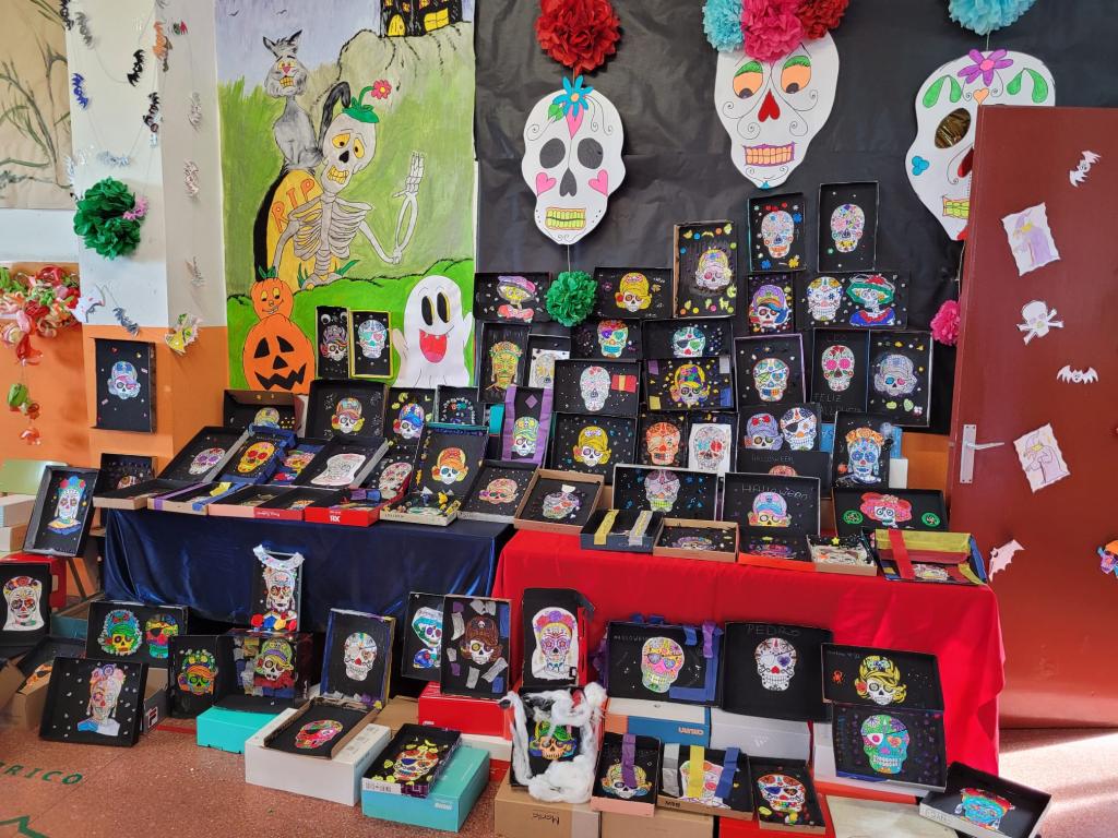 El Tapin - El colegio público La Ería de Lugones celebró Halloween bajo el título “Skeletons And Skulls” (esqueletos y calaveras)