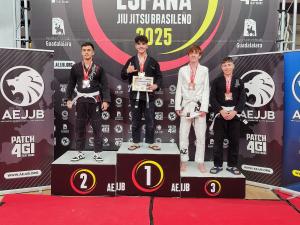 El Tapin - Noa González y Santiago Rodríguez consiguieron el oro en el campeonato de España de Jiu-Jitsu 