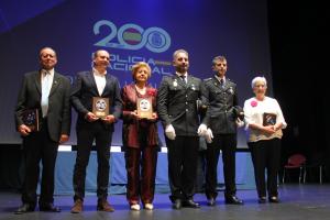 El Tapin - Rubén Rodríguez Alonso y Adrián Sabucedo recibieron la Cruz al Mérito Policial con distintivo blanco