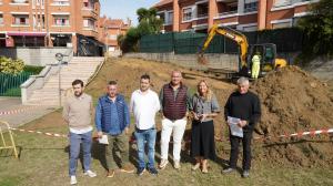 El Tapin - Inician los trabajos de construcción de una rampa accesible en el entorno de la Plaza Central de La Fresneda