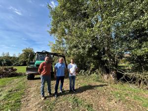 El Tapin - Comienzan las labores de limpieza de un tramo del cauce del río Noreña en La Fabariega, en Anes