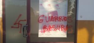 El Tapin - Aparecen pintadas con insultos en la sede de Izquierda Unida Llanera