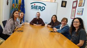 El Tapin - La Asociación Jóvenes de El Berrón y el acalde de Siero firmaron el acuerdo de la subvención para realizar las fiestas de la localidad