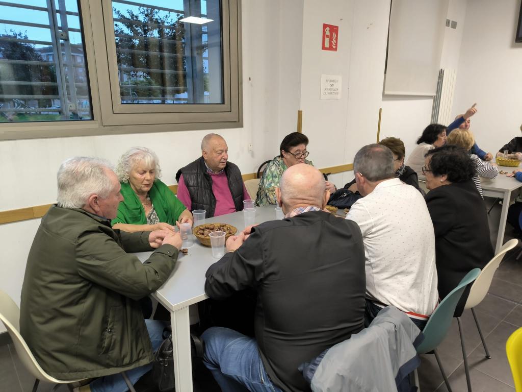 El Hogar de Pensionistas de El Berrón celebró su tradicional amagüestu