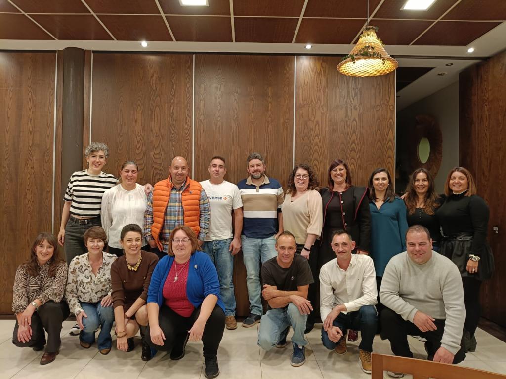 El Tapin - Los exalumnos nacidos en 1981 del colegio de San Cucao se reunieron para recordar viejos tiempos