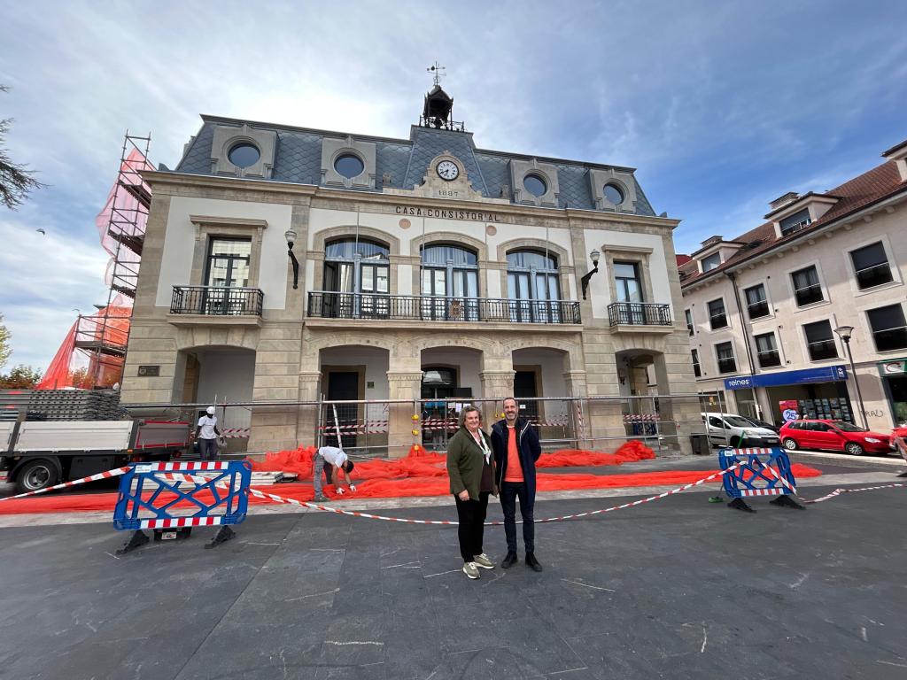 El Tapin - La actuación de conservación y mantenimiento de la fachada del Ayuntamiento de Siero finalizó su primera fase