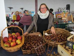 El Tapin - Los 25 años del Certamen de la Castaña Valduna en Las Regueras llegan con Mercado y actividades para todos los públicos 
