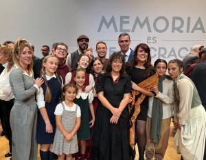 El Tapin - Mar de Violetas participó en el acto institucional de reconocimiento de las víctimas de la Dictadura, en Madrid