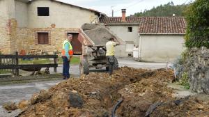El Tapin - Iniciadas las obras de renovación del pavimento del núcleo rural de Lamuño, en la parroquia de Santa Marta de Carbayín