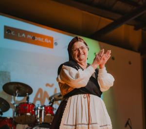 El Tapin - El viernes 14 de noviembre el Restaurante La Campana acoge la entrega del galardón Llanerense del Año 2025, que este año recayó en María Remedios García García “Fifi” 