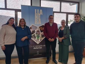 El Tapin - La alcaldesa de Llanera reitera el compromiso municipal con “Axuntase”