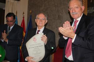 El Tapin - El Doctor Juan Tamargo recibió el nombramiento de miembro de honor del RIDEA acompañado de familia, amigos y vecinos