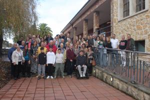 El Tapin - Cuatro generaciones de la “Familia Suárez”, originarios de Fonciello, se dieron cita en una gran comida en el Restaurante La Campana