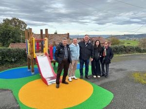 El Tapin - El Ayuntamiento de Siero mejora el parque infantil multijuegos de Corripos, en Valdesoto