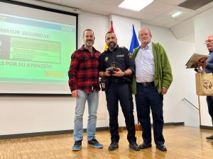 El Tapin - La Policía Nacional ofreció una charla sobre “Robos y cuidados del ciudadano” en el Hogar de Pensionistas de El Berrón