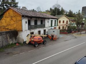 El Tapin - Comienza la demolición de Casa Laureano, en Posada de Llanera