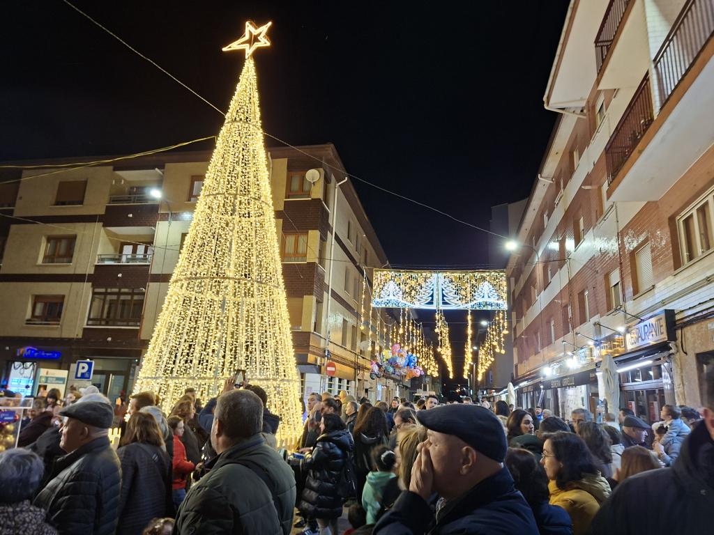 300.000 puntos de led dan la bienvenida a la Navidad en Llanera