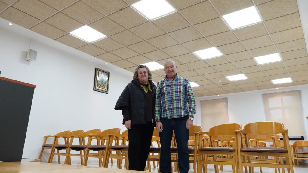 Siero mejora la iluminación del Centro Social de Santa Marta, en Carbayín Bajo