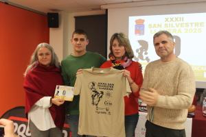 El Tapin - La familia de Josema González recibió el Dorsal 0 de la XXXII San Silvestre Solidaria de Llanera