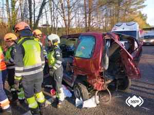Dos varones heridos de consideración en un accidente de tráfico en Siero