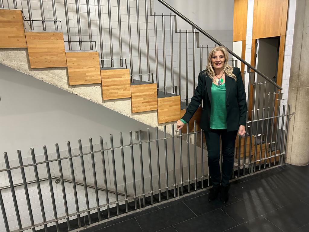 Siero repara la barandilla del Teatro Auditorio de Pola de Siero