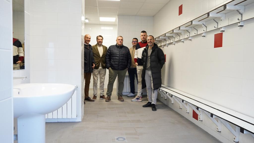 Finalizadas las obras de renovación de los vestuarios del campo de fútbol de El Bayu