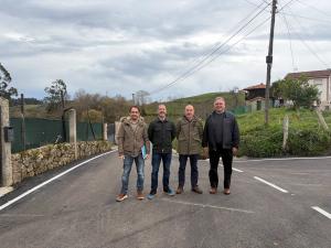 El Tapin - Finalizan los trabajos de pavimentación de un tramo del camino principal de Huergo, en la parroquia de Anes