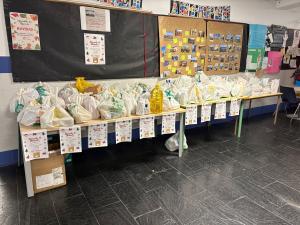 El Tapin - El IES Astures entregó los alimentos donados a Cáritas de Lugones