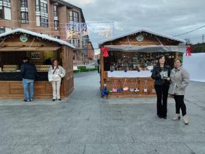 El Tapin - Abre sus puertas el primer Mercadillo Navideño de Lugones