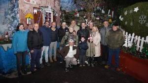 El Tapin - El alcalde de Siero visitó El Cuto, el pueblo que se ilumina por Navidad