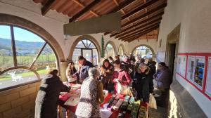 El Tapin - La Cofradía de San Antonio de Lieres recaudó 982 euros en el Mercadillo de Navidad destinados al Comercio Justo y la República Democrática del Congo