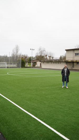 El Tapin - Finalizan las obras de construcción de la nueva pista de fútbol de césped artificial en  Lieres