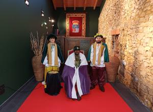 El Tapin - El Príncipe Aliatar visita Llanera para recoger las cartas de los más pequeños