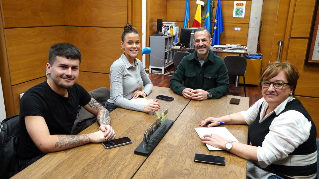 El alcalde se reunió con los presentantes de la Asociación de Festejos de Santa Isabel de Lugones