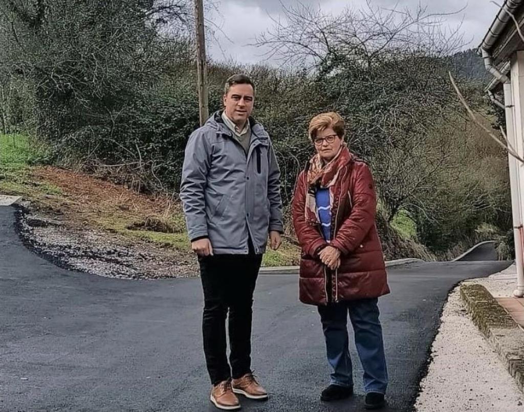 El Principado concluye las obras de mejora del acceso a Carcabón, en Las Regueras, tras invertir 55.200 euros