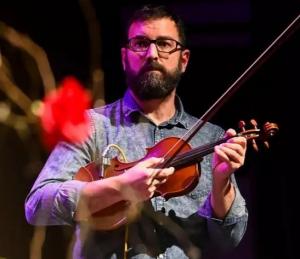 Gonzalo Pumares, un llanerense que está nominado en los Premios AMAS 2026